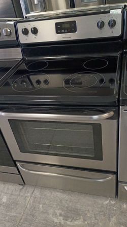 Frigidaire electric glass top stove with warranty delivery available fee depends on address 🏠🚛🛣️