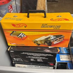 Hot Wheels 16 Car Collectors Case
