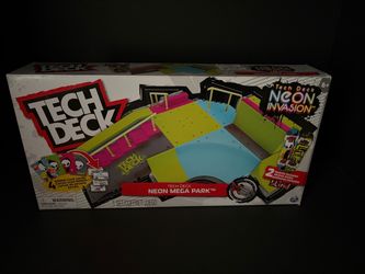 Tech Deck Neon Mega Park Fingerboard Skate Set