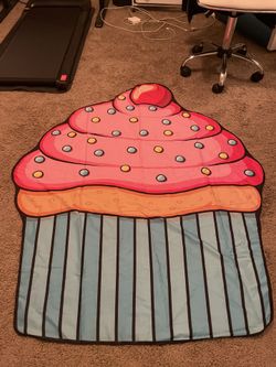 Gian Size Polyster Cupcake 