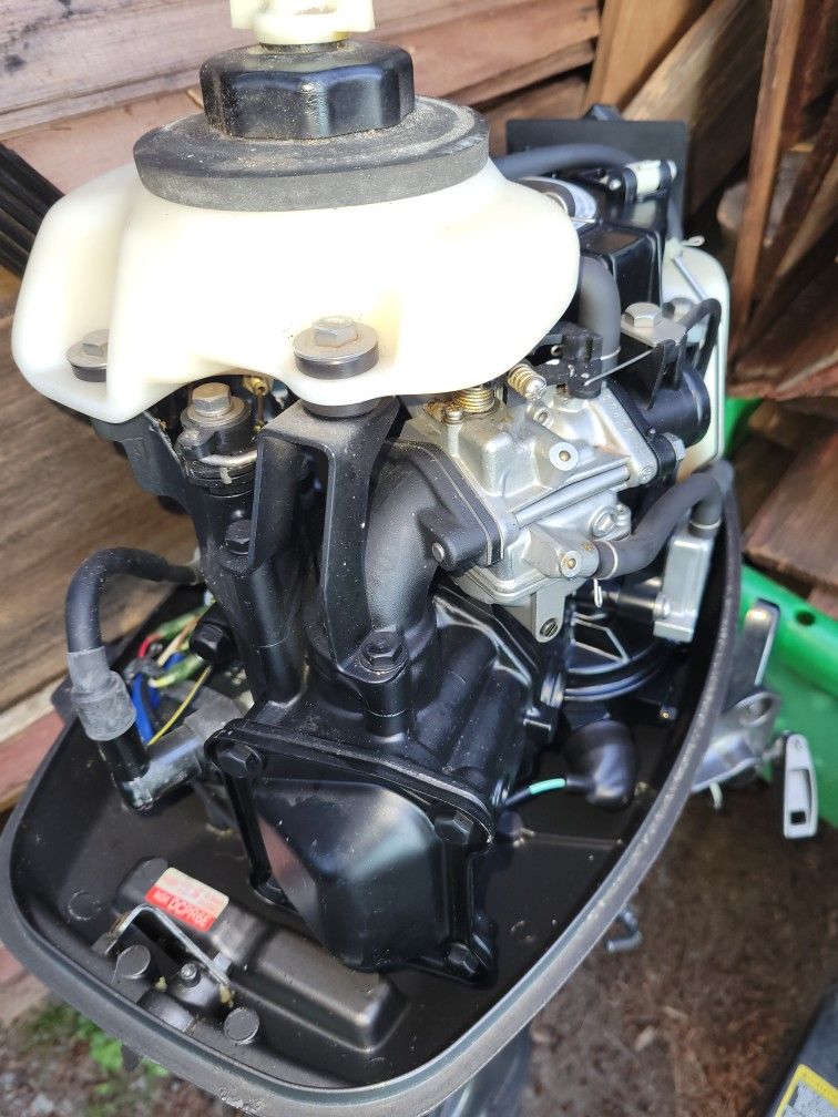 Outboard Motor 4 Stroke