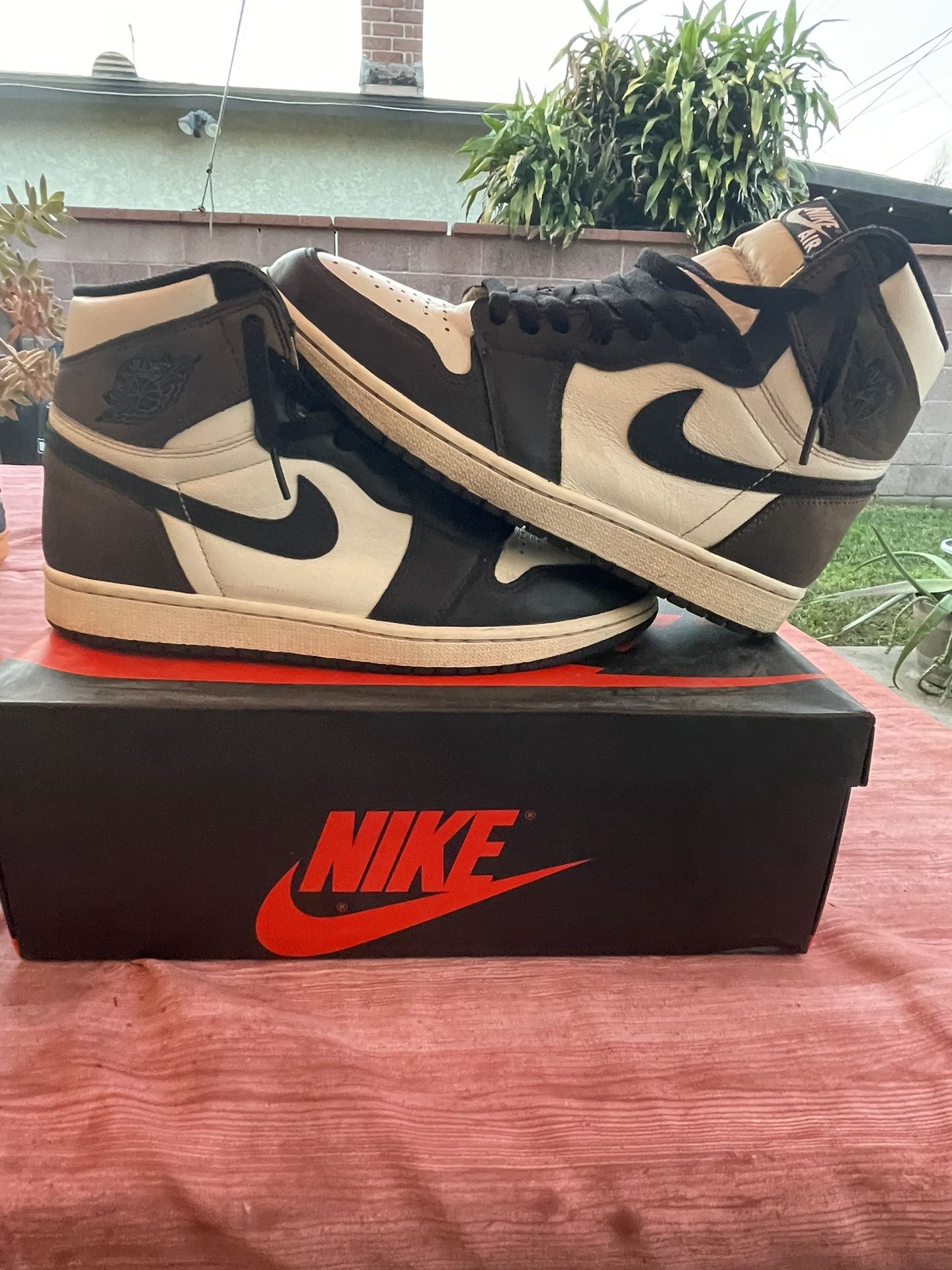 Air Jordan 1 Mochas Size 10M