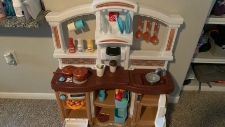 Toy kitchen