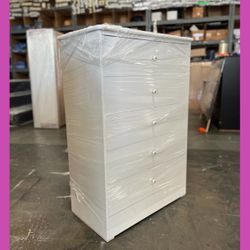 5 drawers dresser/ Five drawers dresser