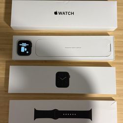 Apple Watch SE 44mm GPS – Space Gray – Black Sport Band – Box & Charger