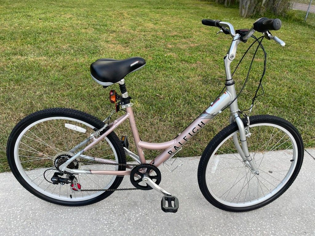 Raleigh Women’s Hybrid Bike