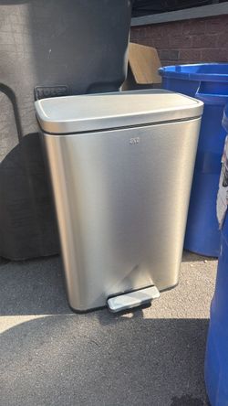 EKO medium sized trash can