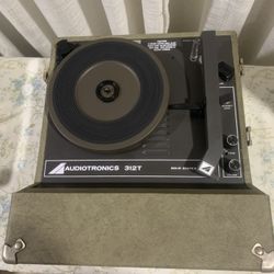 Vintage Audiotronics 312T record player, in good conditions works excellent clear sound 