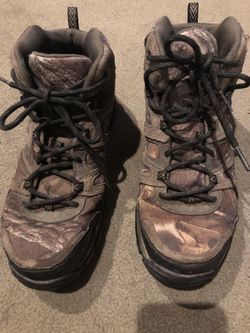 Columbia Woodburn Mid Waterproof Hiking boot Size 9