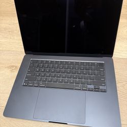 Apple 2023 MacBook Air (15-inch, M2, 8GB RAM, 512GB SSD, Midnight) Excellent Shape + Original box