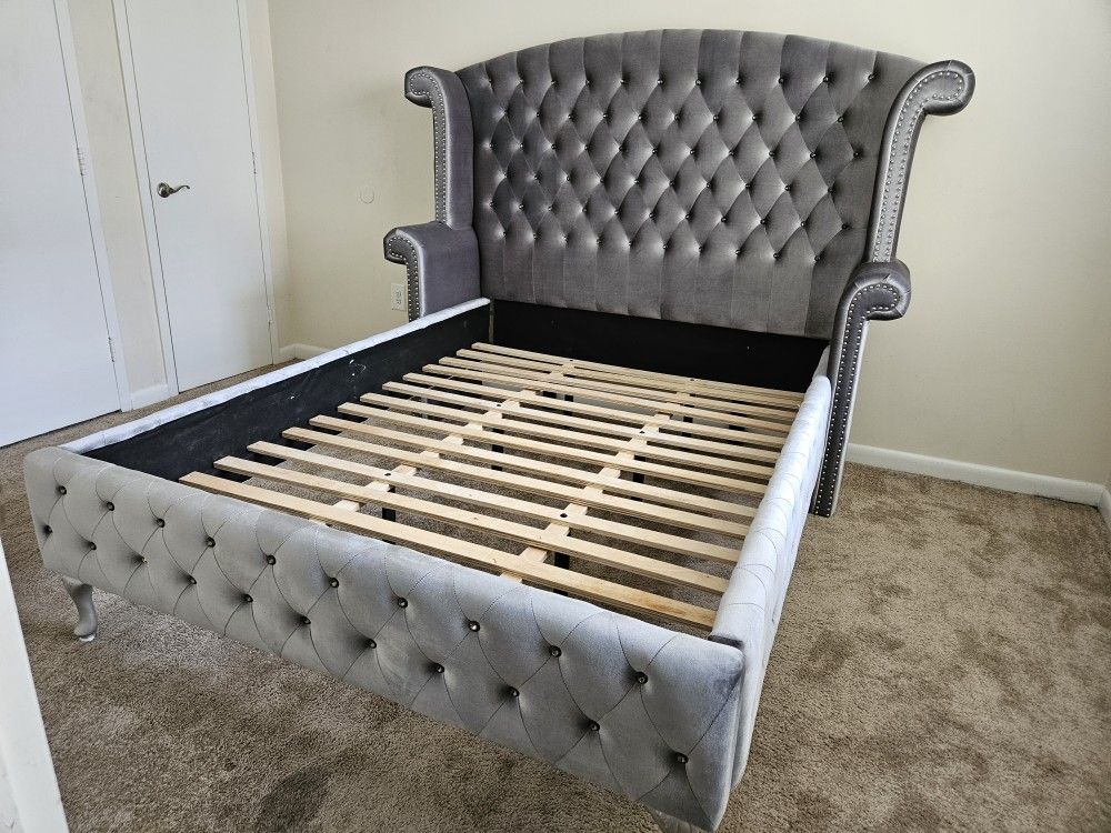 High Quality Gray Velvet Queen Size Bed Frame Platform Design