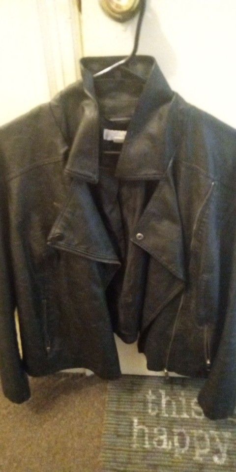 Woman's Leather Jacket Good Condition Size 1x $10.00