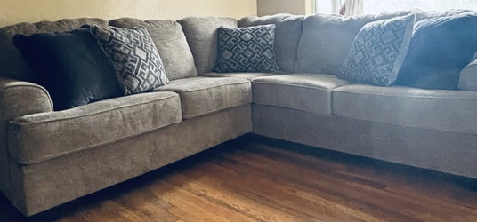 Corner Style Couch Sofa & Matching Pillows