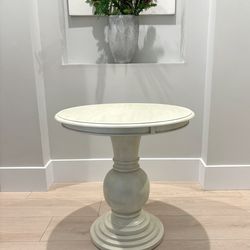 New Powell Adeline Round Accent Table with Cream Finish