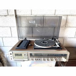 Great Condition Vintage Hitachi Am/Fm Stereo Cassette Turntable Combo System. Model SDT-9623H 