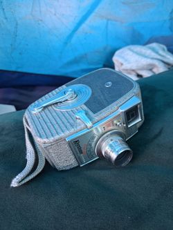 1950s Keystone K25 Capri is a manual-wind 8mm movie camera.