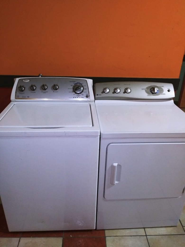 Ge/whirpool washer and dryer
