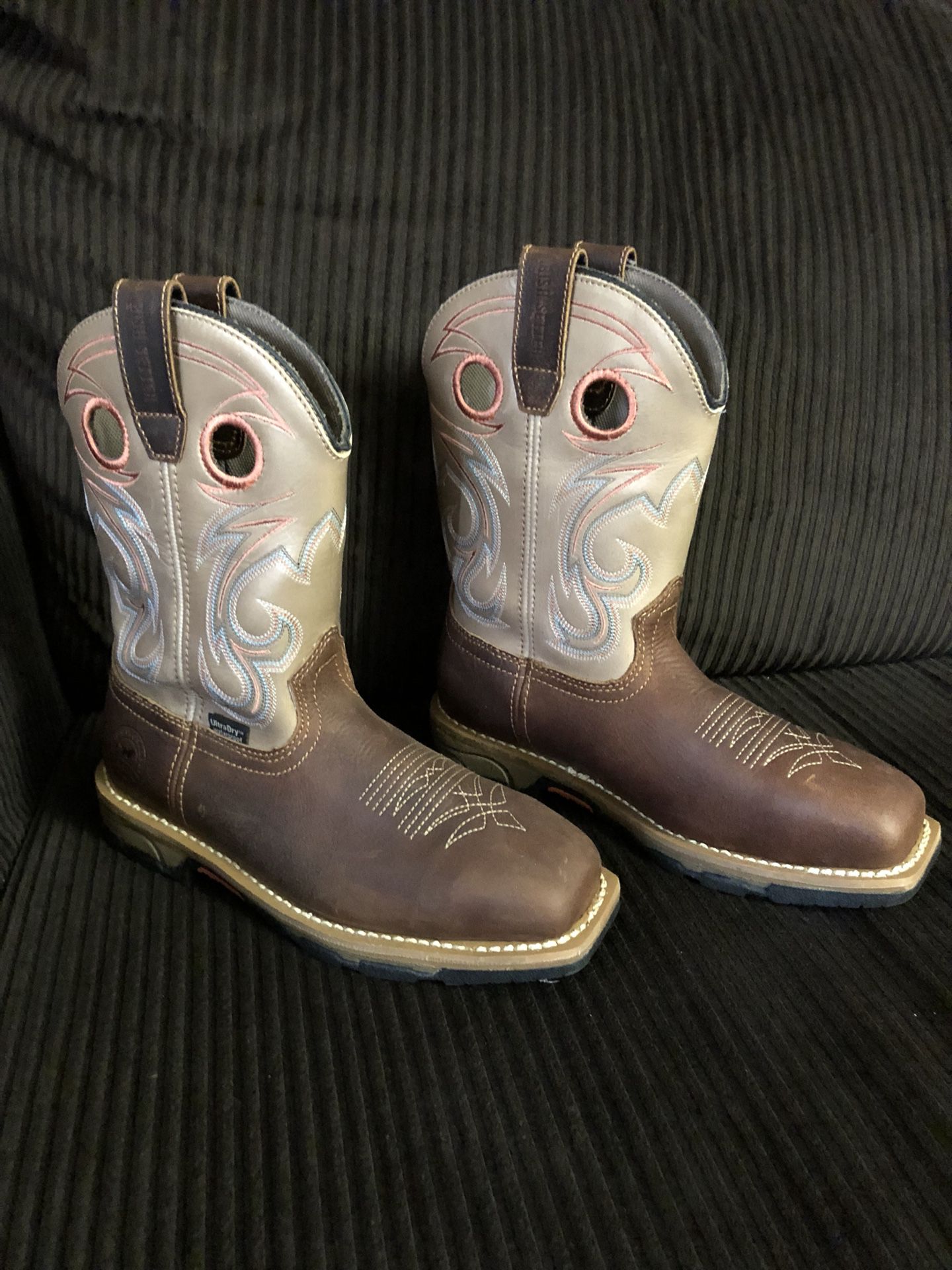 Red wing shoes / boots