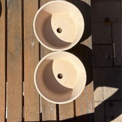 2 Clay Plant Pots