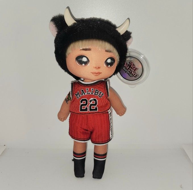 Na! Na! Na! Surprise fashion doll with tag