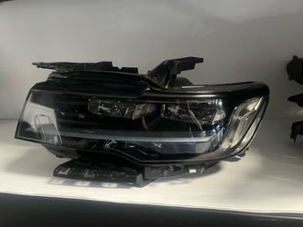 2021-24 CADILLAC  ESCALADE LEFT HEADLIGHT