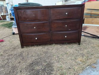 DRESSER !!