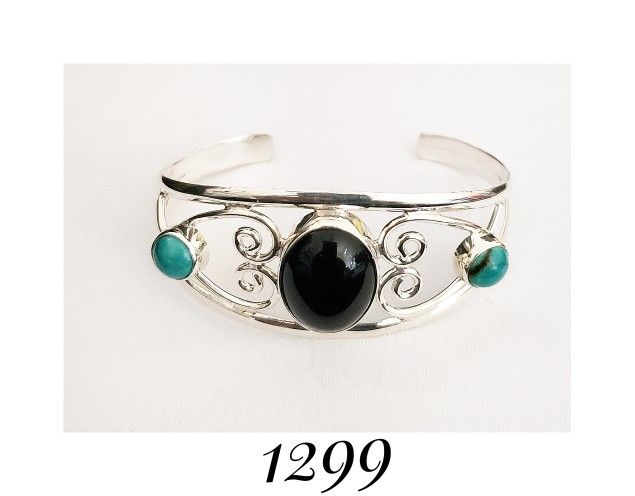 7.5-7.75" 65mm x 29mm Tapered Solid Sterling Silver Onyx & Turquoise Cuff. NWOT