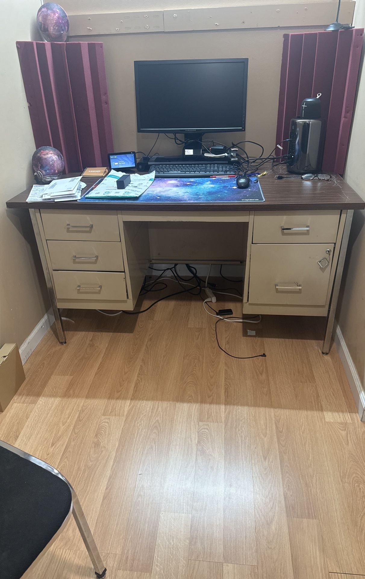 Free Desk Come Get Before Garbage Night Monday 3/30