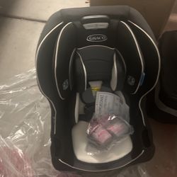 Graco 3-in-1 Extend2Fit Car seat 