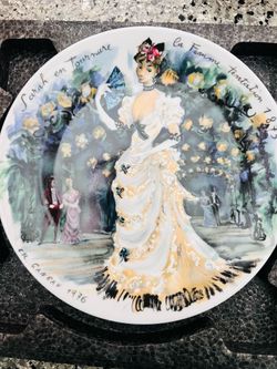 This is a vintage 1976 porcelain collector plate from the "Les Femmes Du Siècle" (Women of the Century) series by Henri D'Arceau Limoges