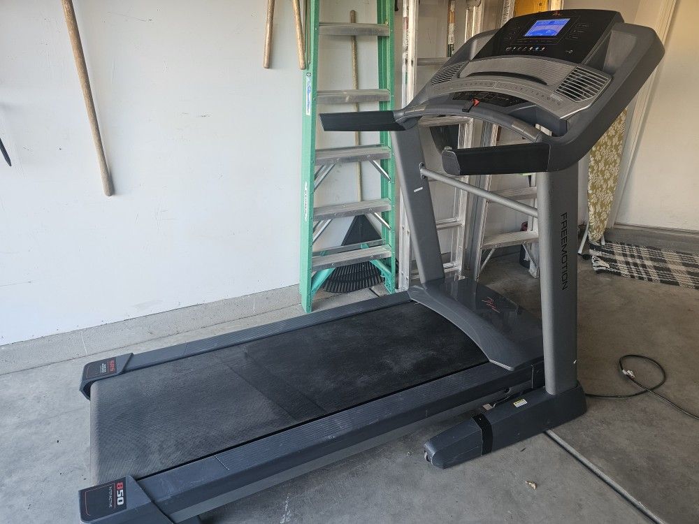 Trainer Freemotion 850 Commercial Freemotion SRS 850 Treadmill