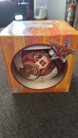 vintage Sportacular Art Michael Jordan Chicago Bulls mini litho basketball in its original packaging
