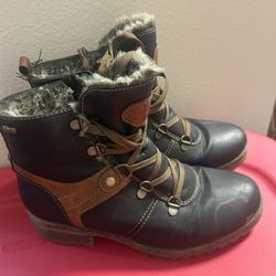 Snow Boots Size 7.5 - Shock Absorbing And Very Comfy