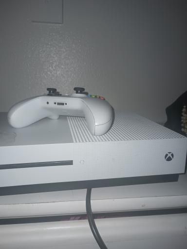 Xbox Series S w Controller