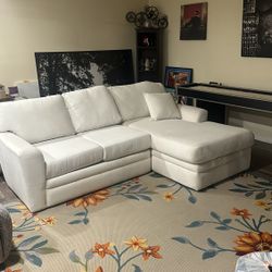 Living Spaces White Sectional Couch Set 