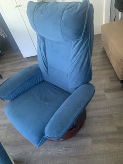 Chair With Ottoman 