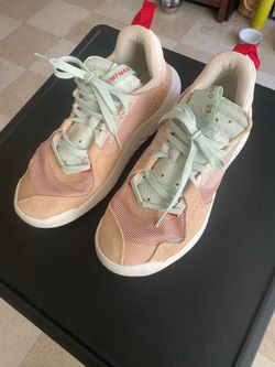 Tenis Jordan size 7Y Estan casi Nuevos $10