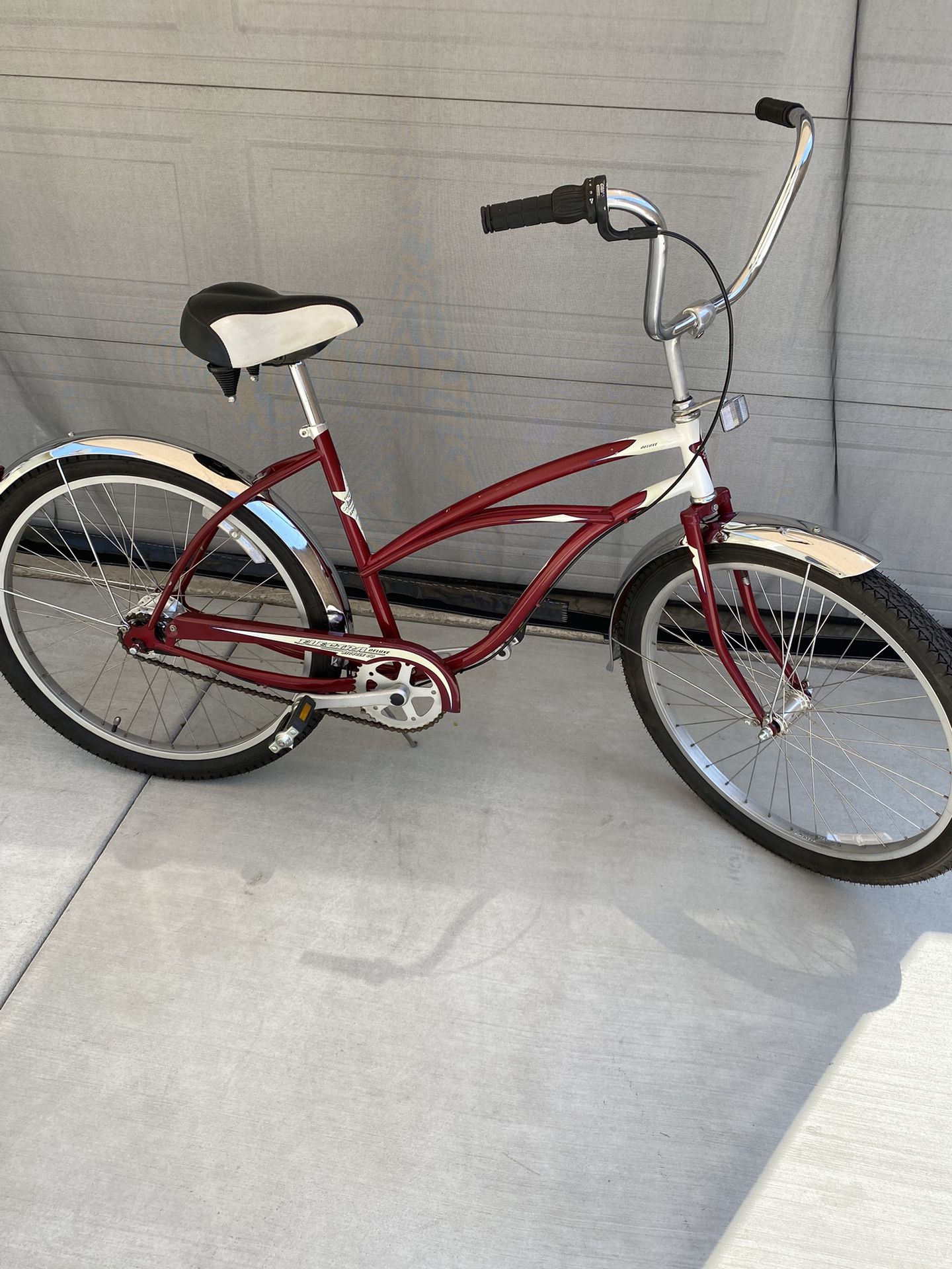 electra deluxe bicycle Used 3 Speed Cruiser in Cherry Red With 26" White Wall Wheels  cssportinggoods The EQ is equipped with wings Electra Deluxe 3i Mens 26"
