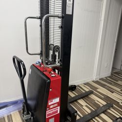 Dayton Stacker Lift 