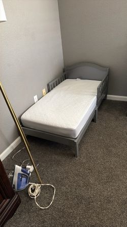 Toddlers’s Bed With Mattress