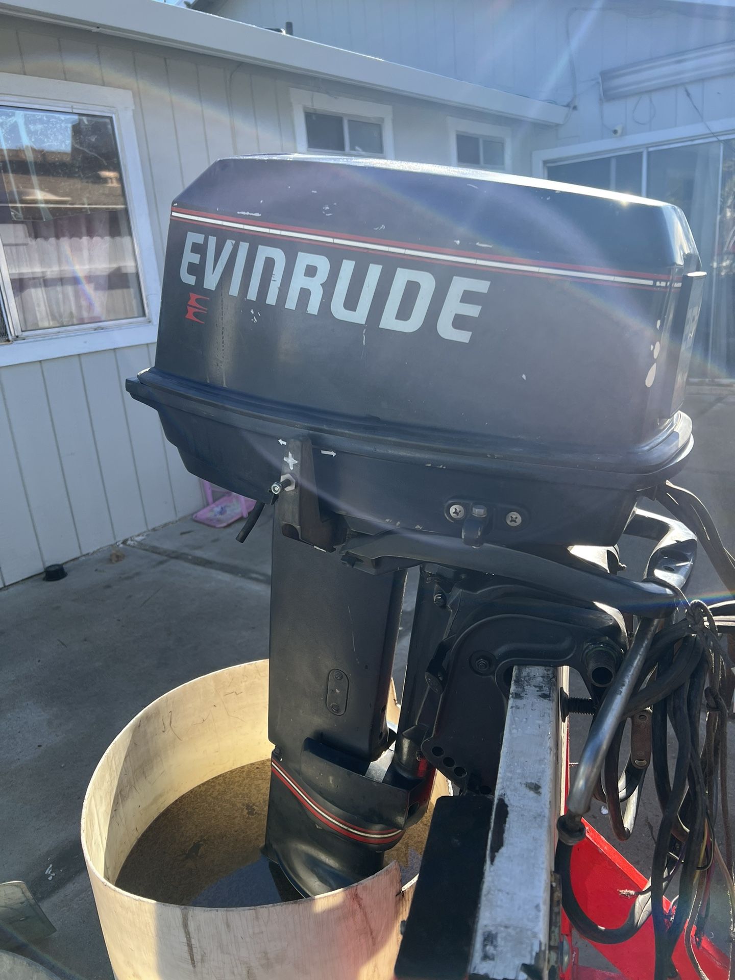 1993  Evinrude 28  Hp 2 Stroke Long Shaft Motor