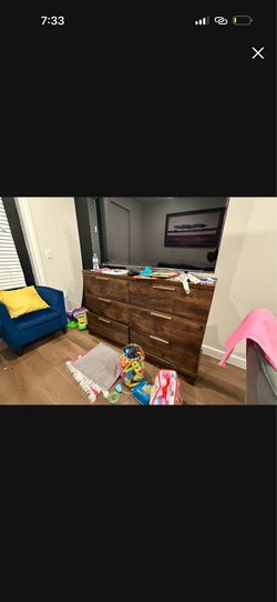 6 Drawer Dresser , Room to Go furniture