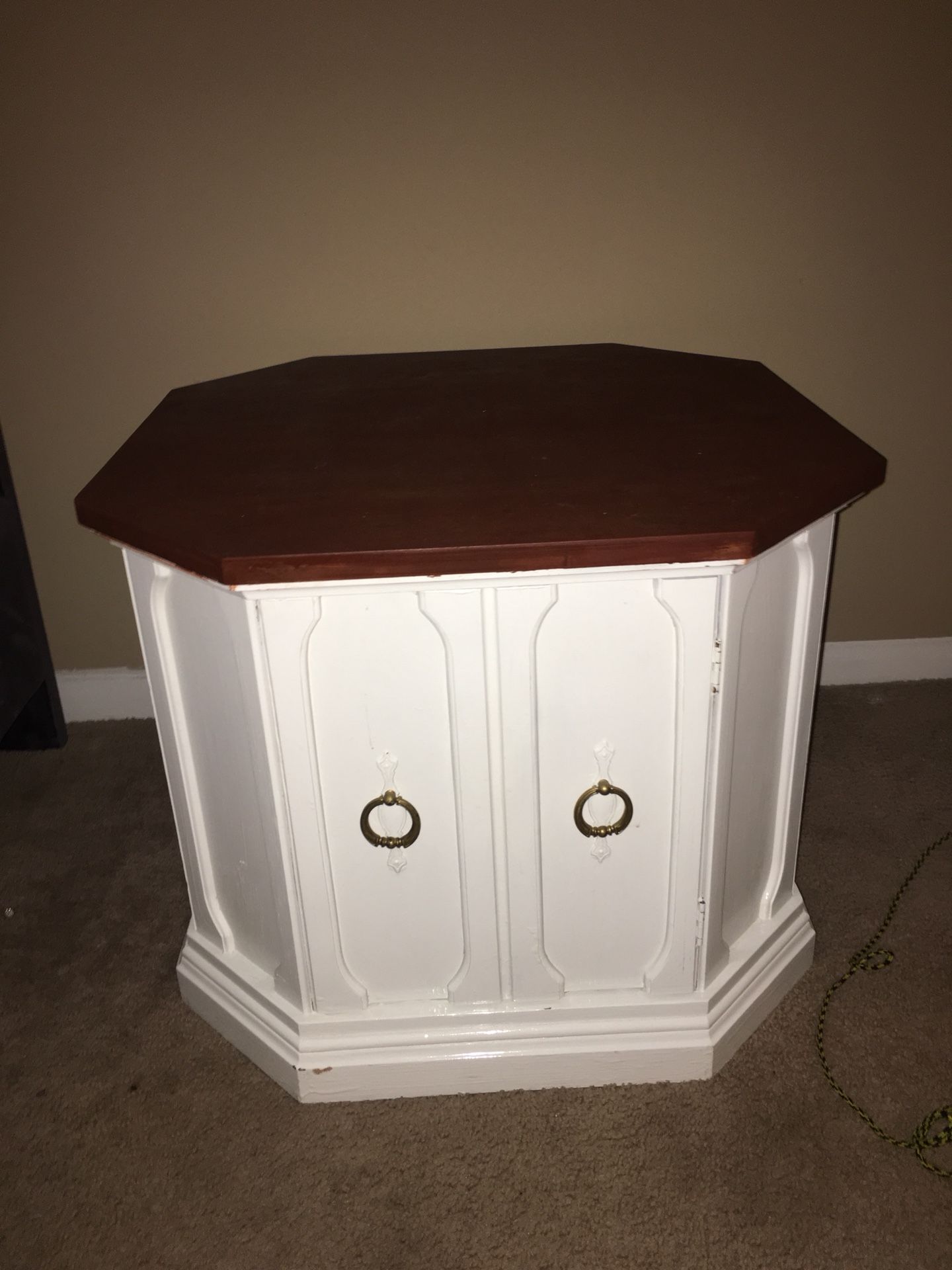 End tables/ night stands (2)