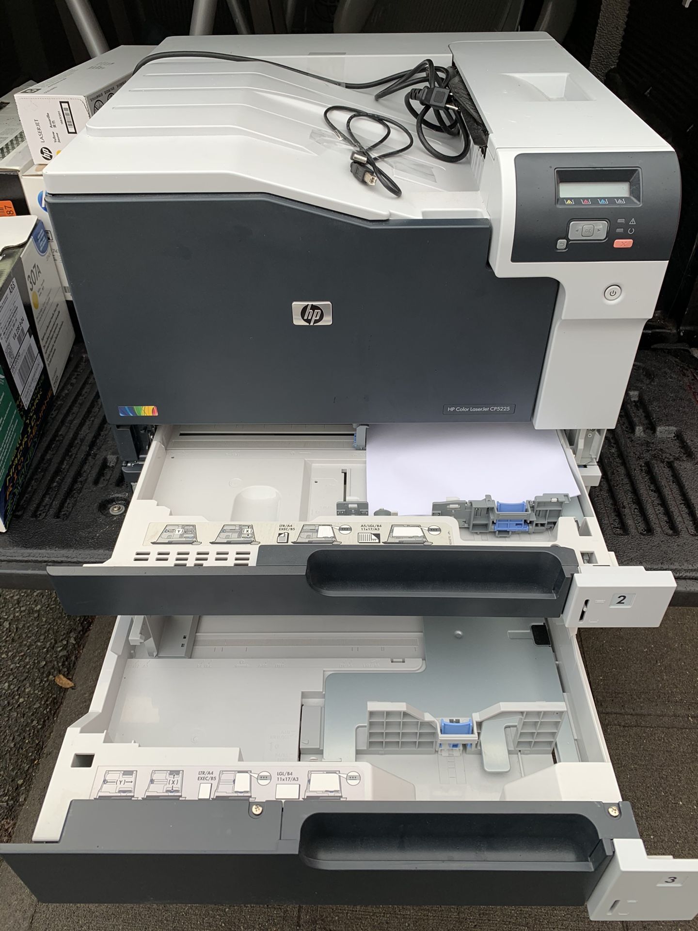 HP Color Lazer Jet CP5225 - WITH INK!