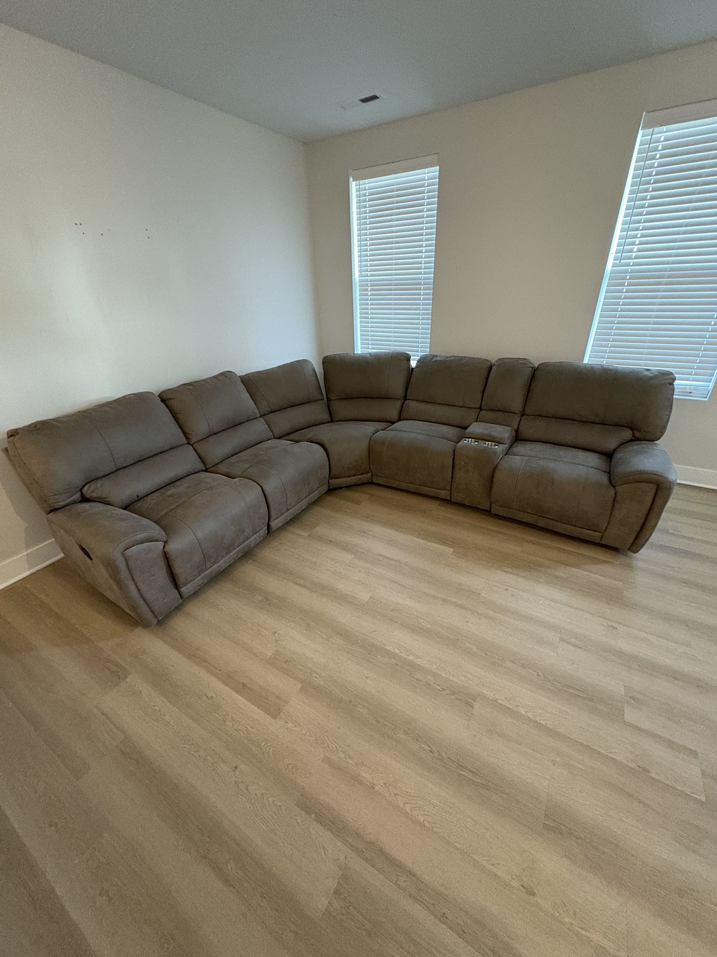 Value City Sectional 