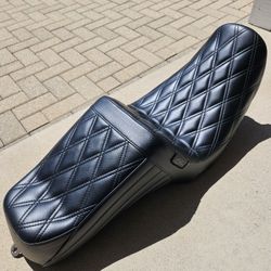 La Pera Kickflip Step UP Seat. Came Off a 2016 DYNA Wideglide. Virtually New!!!