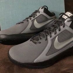 Size 11 Nike “ Overplay”