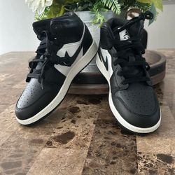 Big kids Air Jordan 1 Mid