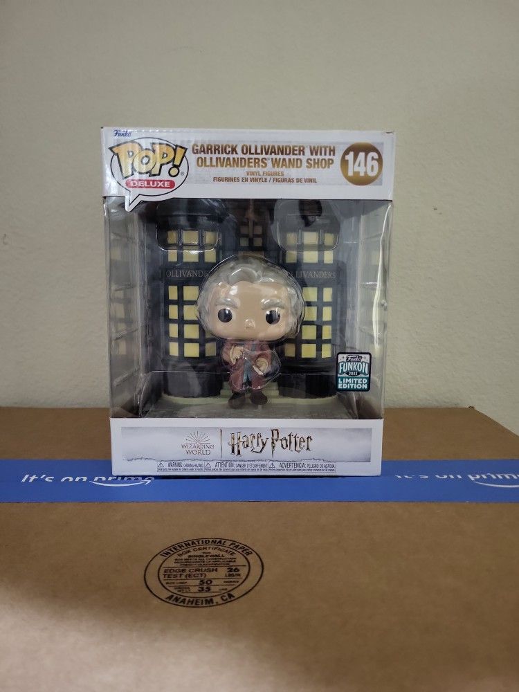 Funko Pop 146 Deluxe FUNKON 2022 LIMITED EDITION" Garwick Ollivander With Ollivanders Wand Shop" Harry Potter