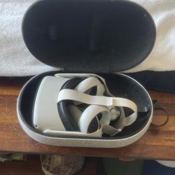 Oculus Quest 2 w/ Carrying Case